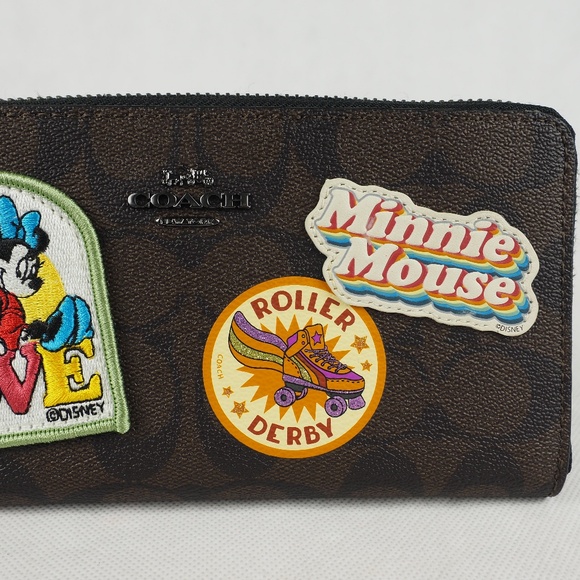Disney Coach Wallet Accordion Zip Minnie Patches - Picture 3 of 8